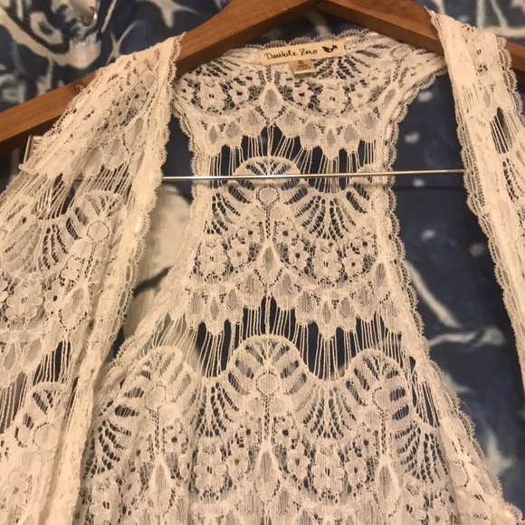 Double Zero Lace Vest - Picture 2 of 5